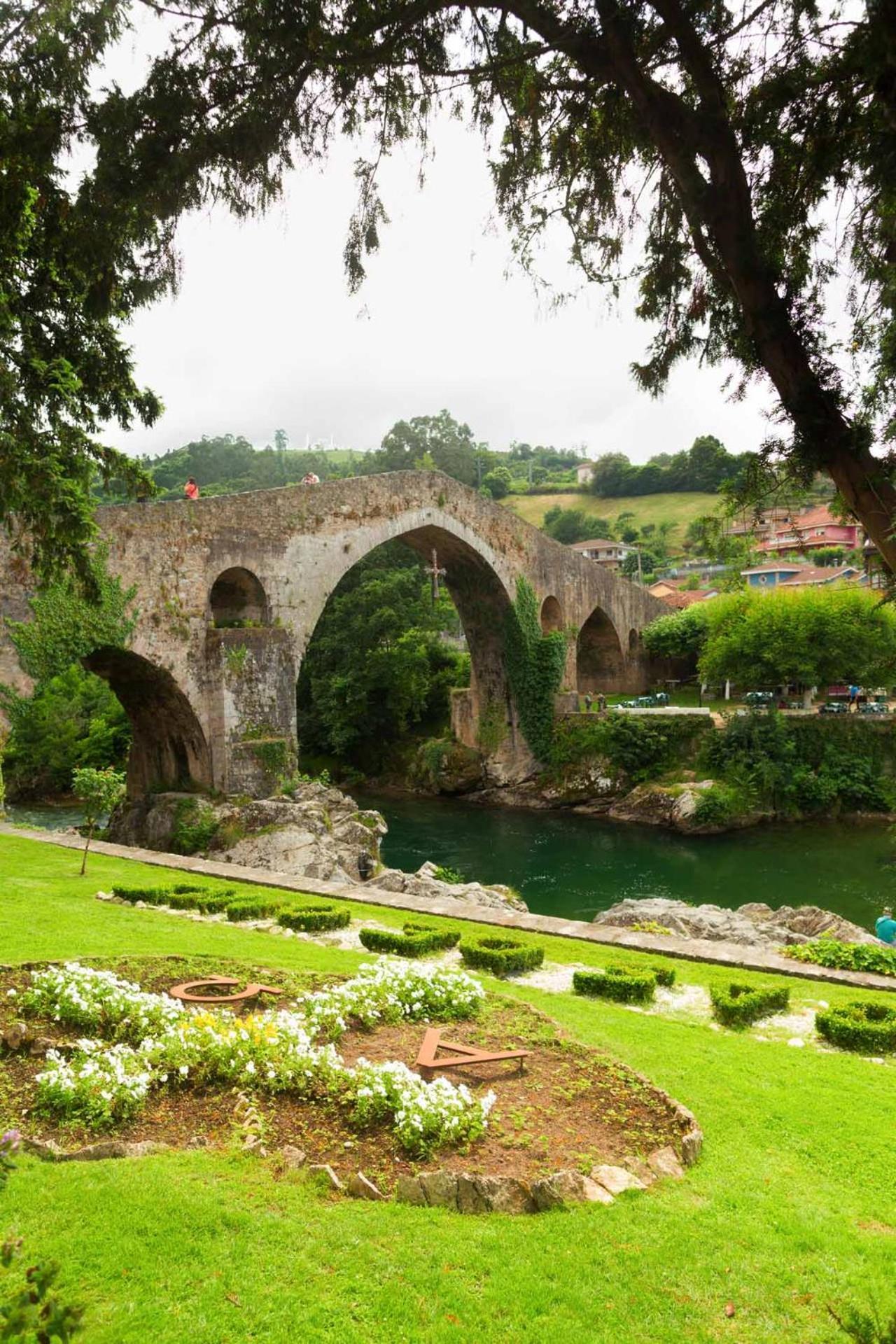 Apartamento Con Terraza Al Puente Romano Onís Exterior foto